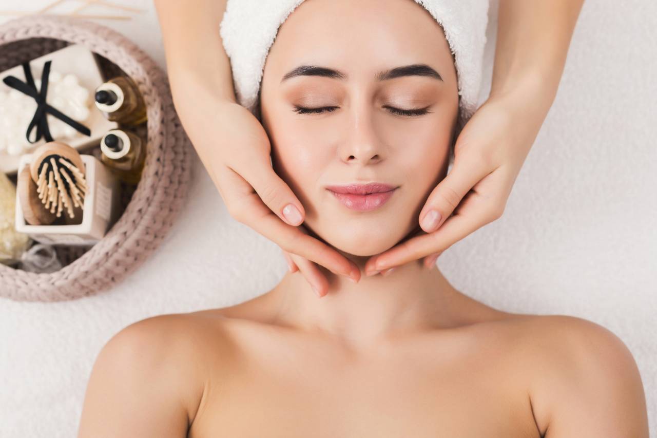 woman receiving spa facial